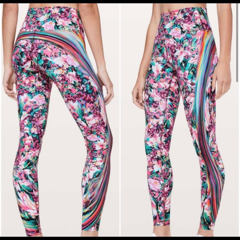 Lululemon Wunder Under in nulux. vintage print.
